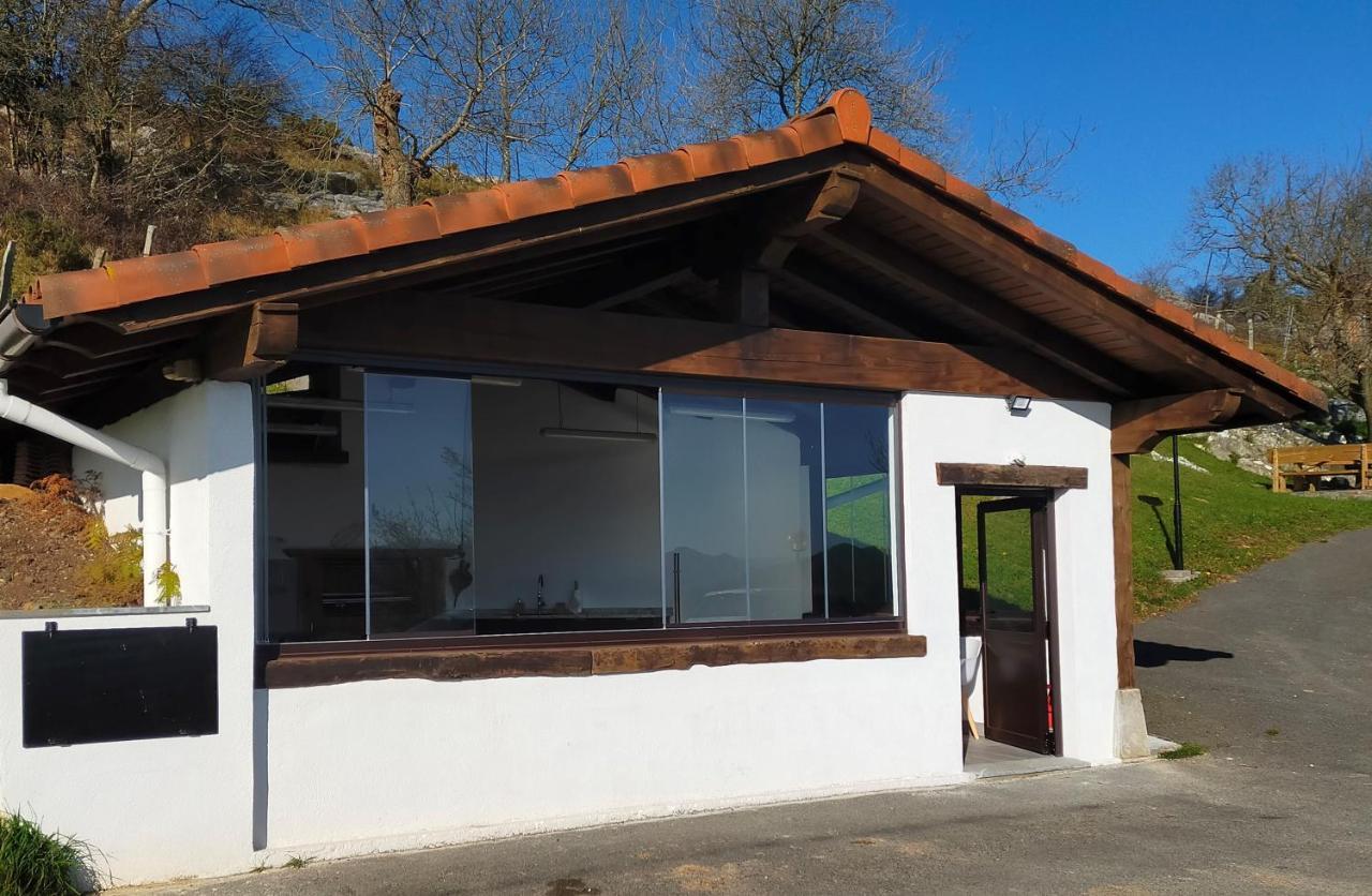 Villa Saskarate Asteasu Exterior foto